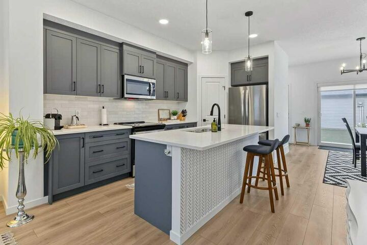 Property Photo:  533 Sage Hill Road NW  AB T3R 1Y2 
