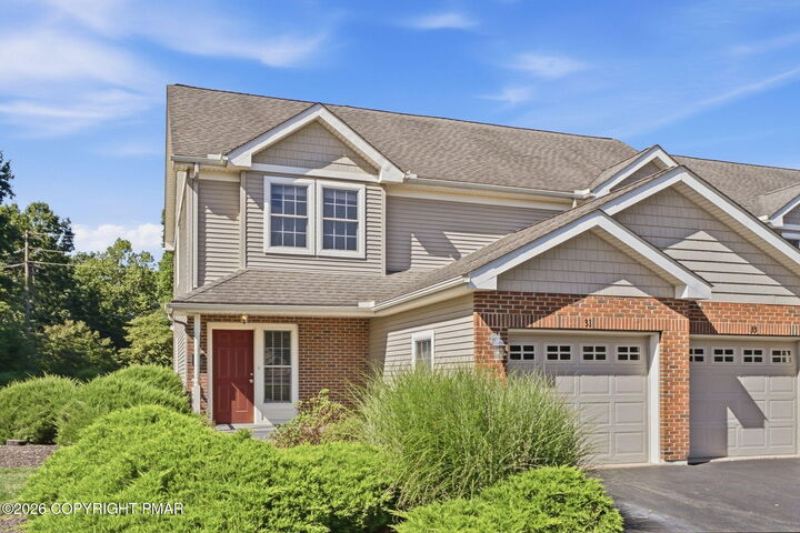 Property Photo:  31 Oak Leaf Lane  PA 18301 