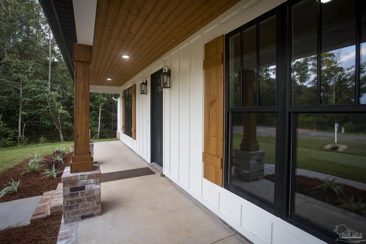 Property Photo:  1601 Moonraker Dr  FL 32583 