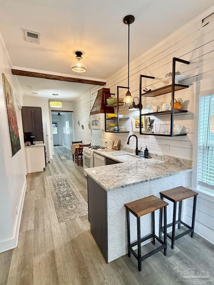 Property Photo:  610 W La Rua St  FL 32501 