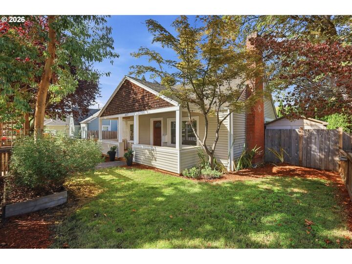 Property Photo:  807 W 19th Ave  OR 97402 