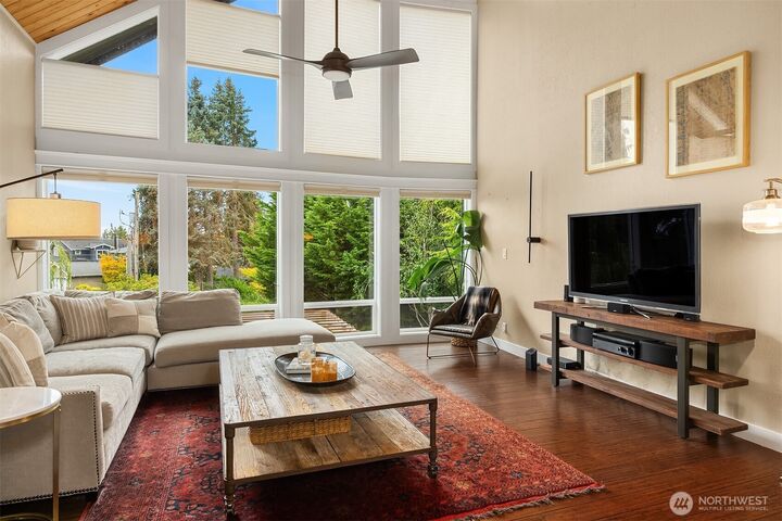Property Photo:  1542  10th Place N  WA 98020 