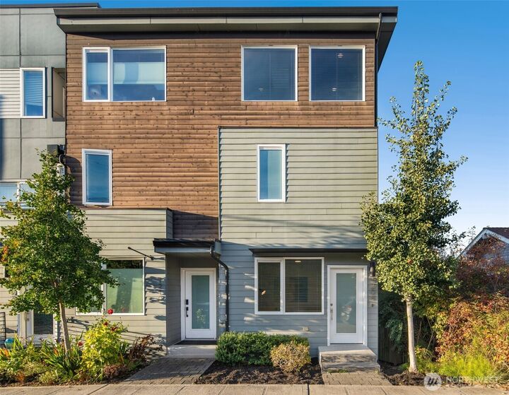 Property Photo: 1208 W Emerson Street WA 98119