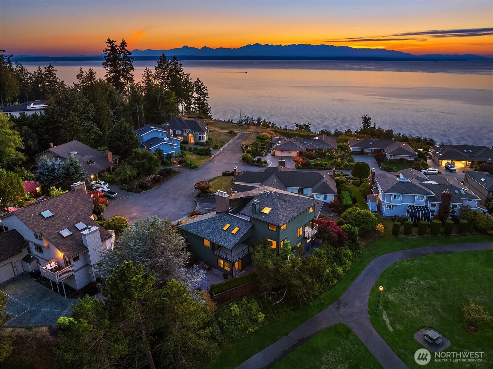 Property Photo:  6701  139th Place SW  WA 98026 