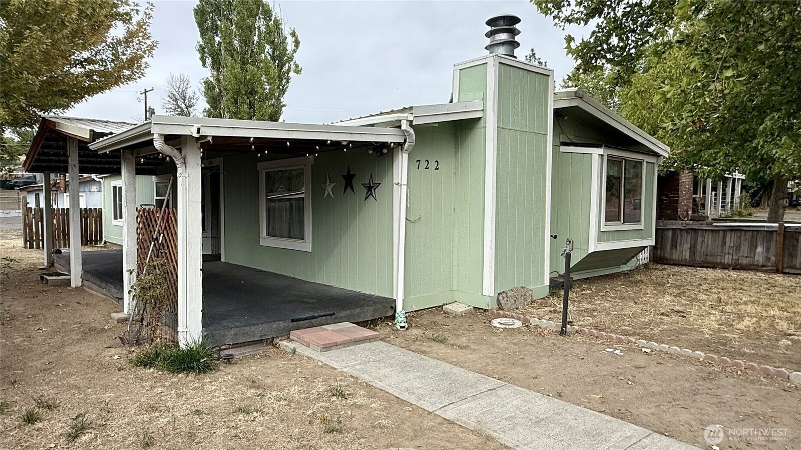 Property Photo: 722 NE 2nd WA 98851