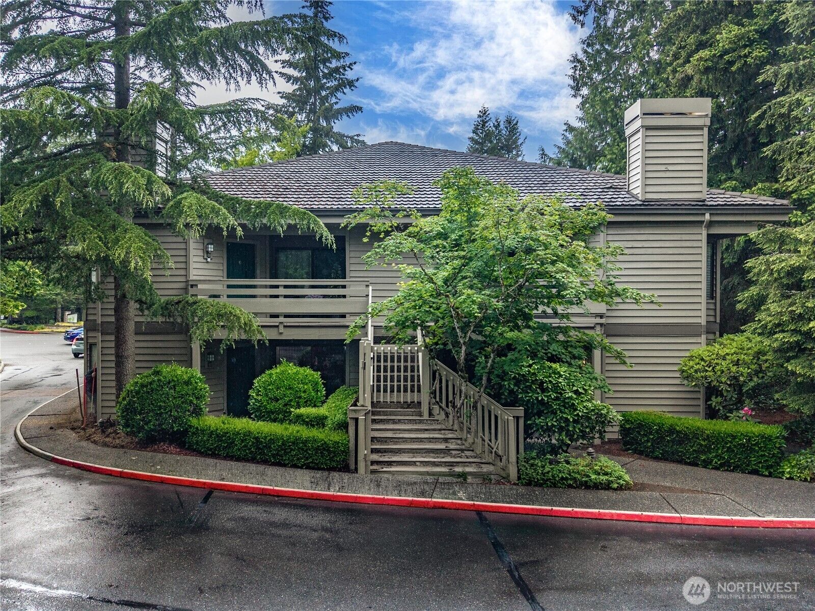 Property Photo: 1300 Bellevue Way NE 2 WA 98004