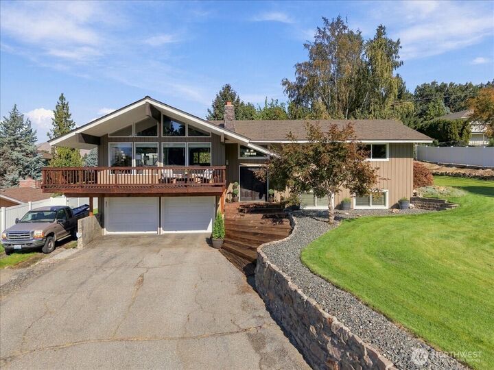 Property Photo: 149 20th Place NE WA 98802