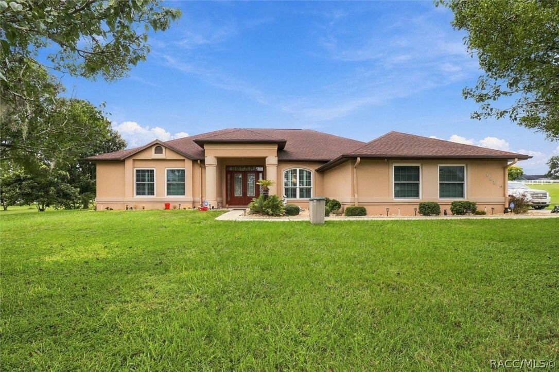 Property Photo: 904 N Hambletonian Drive FL 34453