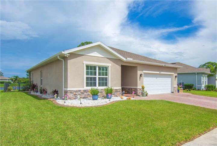 Property Photo:  4204 Keeson Circle  FL 32967 