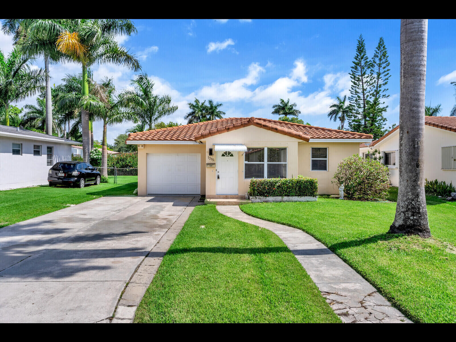 Property Photo:  1315 Buchanan Street  FL 33019 