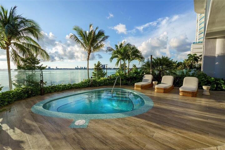 Property Photo: 725 NE 24th Street 5006 FL 33137