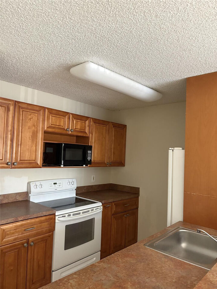 Property Photo:  1835 Meadows Circle  FL 33436 