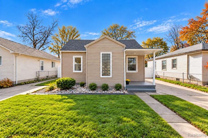 Property Photo:  7500 Anna Avenue  MI 48092 