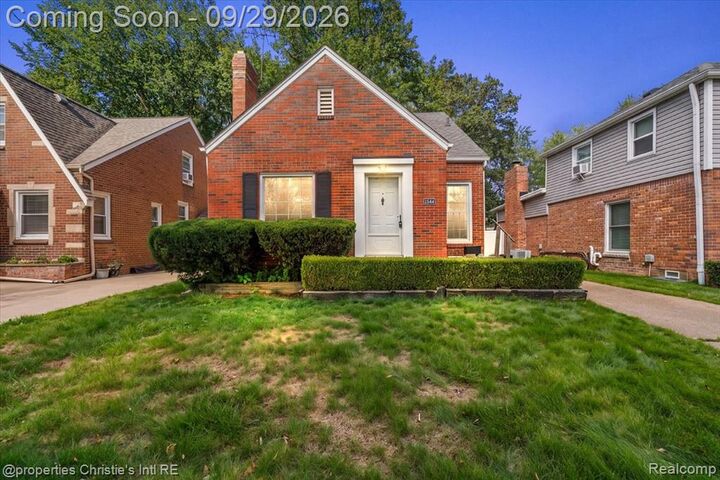 Property Photo: 1544 Hampton Road MI 48236