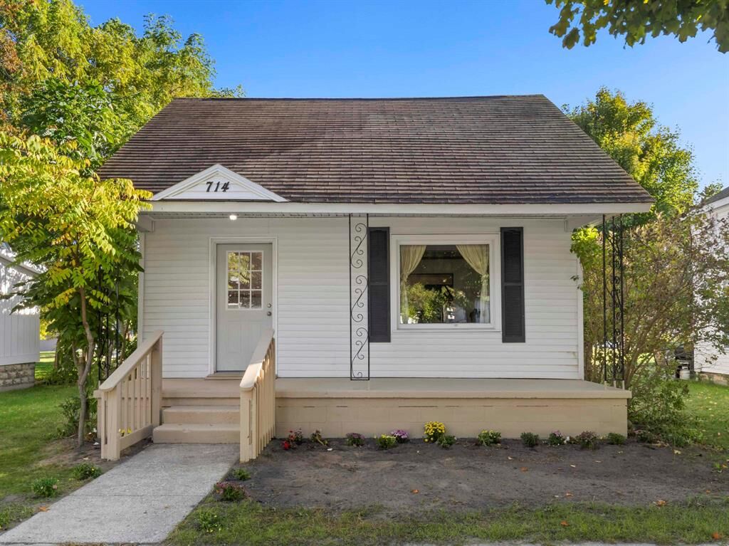 Property Photo:  714 James Street  MI 49635 