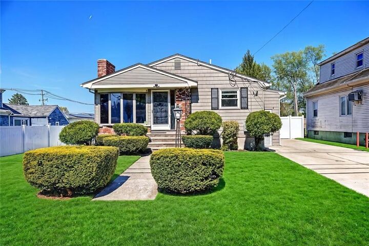 Property Photo:  8 Ashby Street  RI 02919 