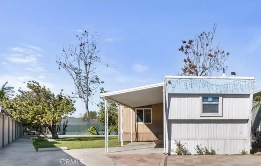 Property Photo:  4101 Paramount Space #50  CA 90660 