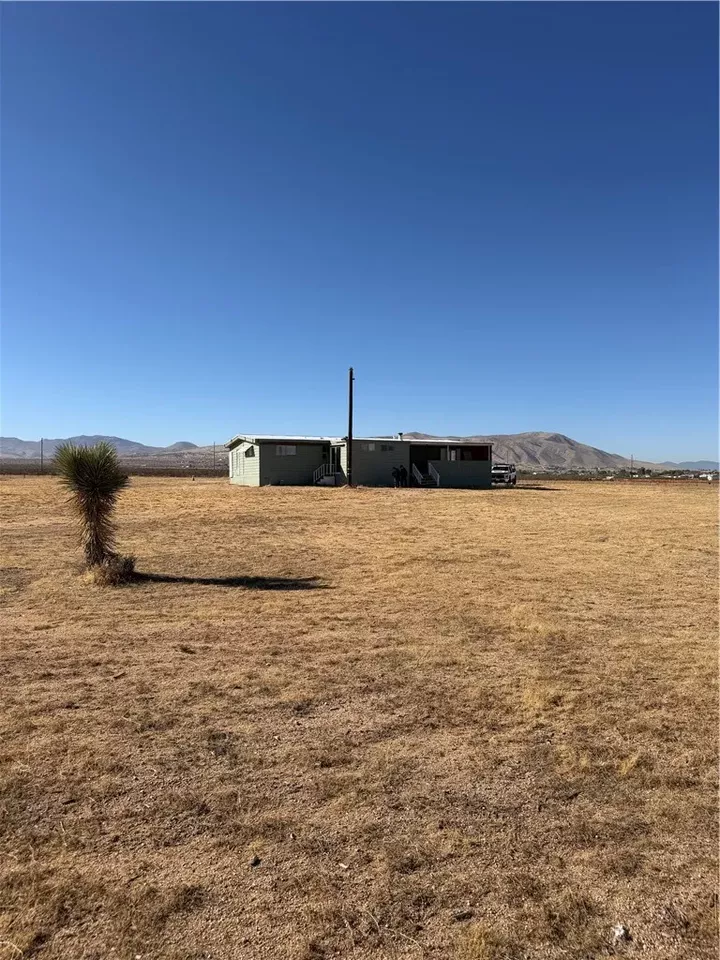 Property Photo: 23952 Apple Valley CA 92308