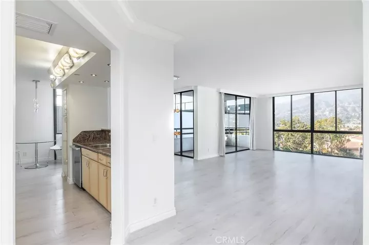 Property Photo:  343 E Pioneer Drive 802  CA 91203 