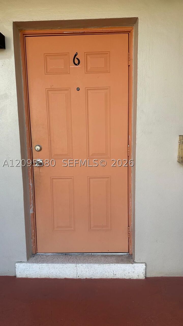 Property Photo:  