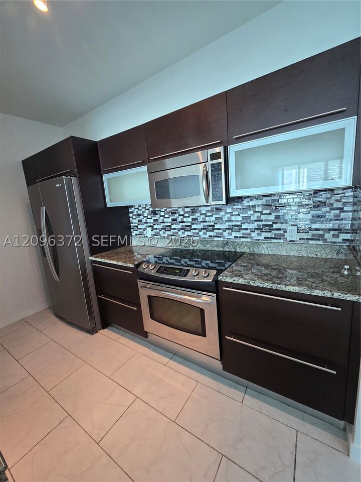 Property Photo:  950 Brickell Bay Dr 3300  FL 33131 