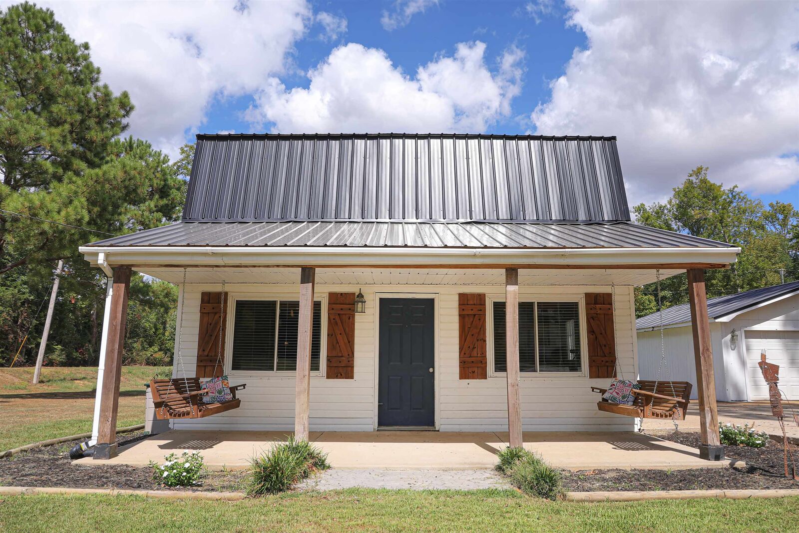 Property Photo:  285 Gibbs Ln  AL 35616 