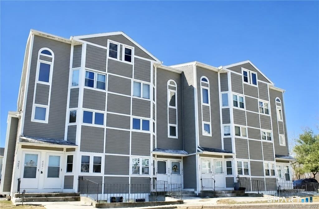 Property Photo:  1655 N Colony Road 6003  CT 06450 