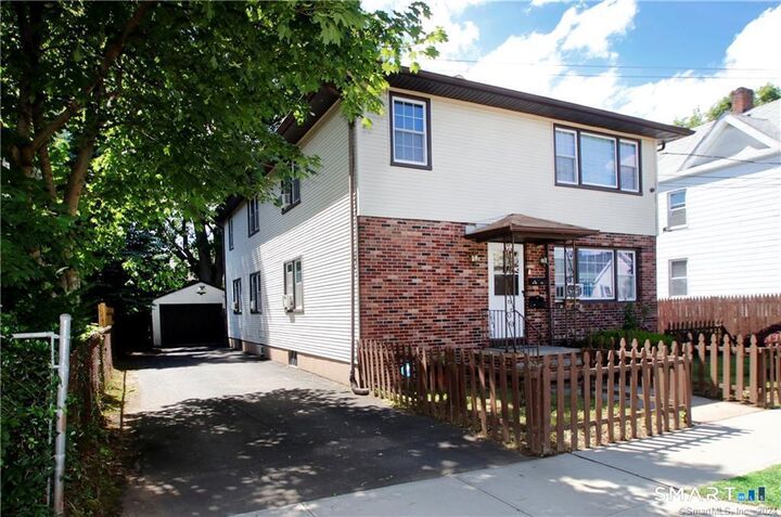 Property Photo:  80 Dix Street  CT 06514 