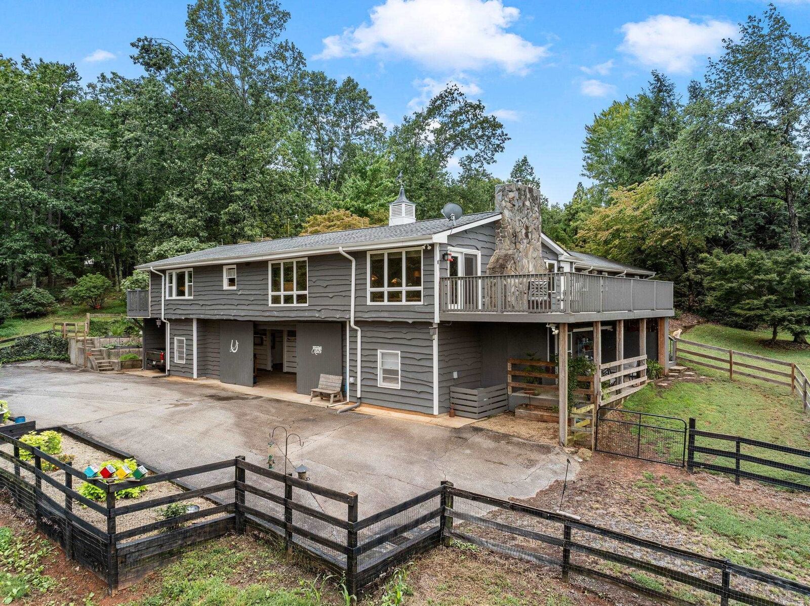 Property Photo: 225 Mockingbird Hill Road SC 29356
