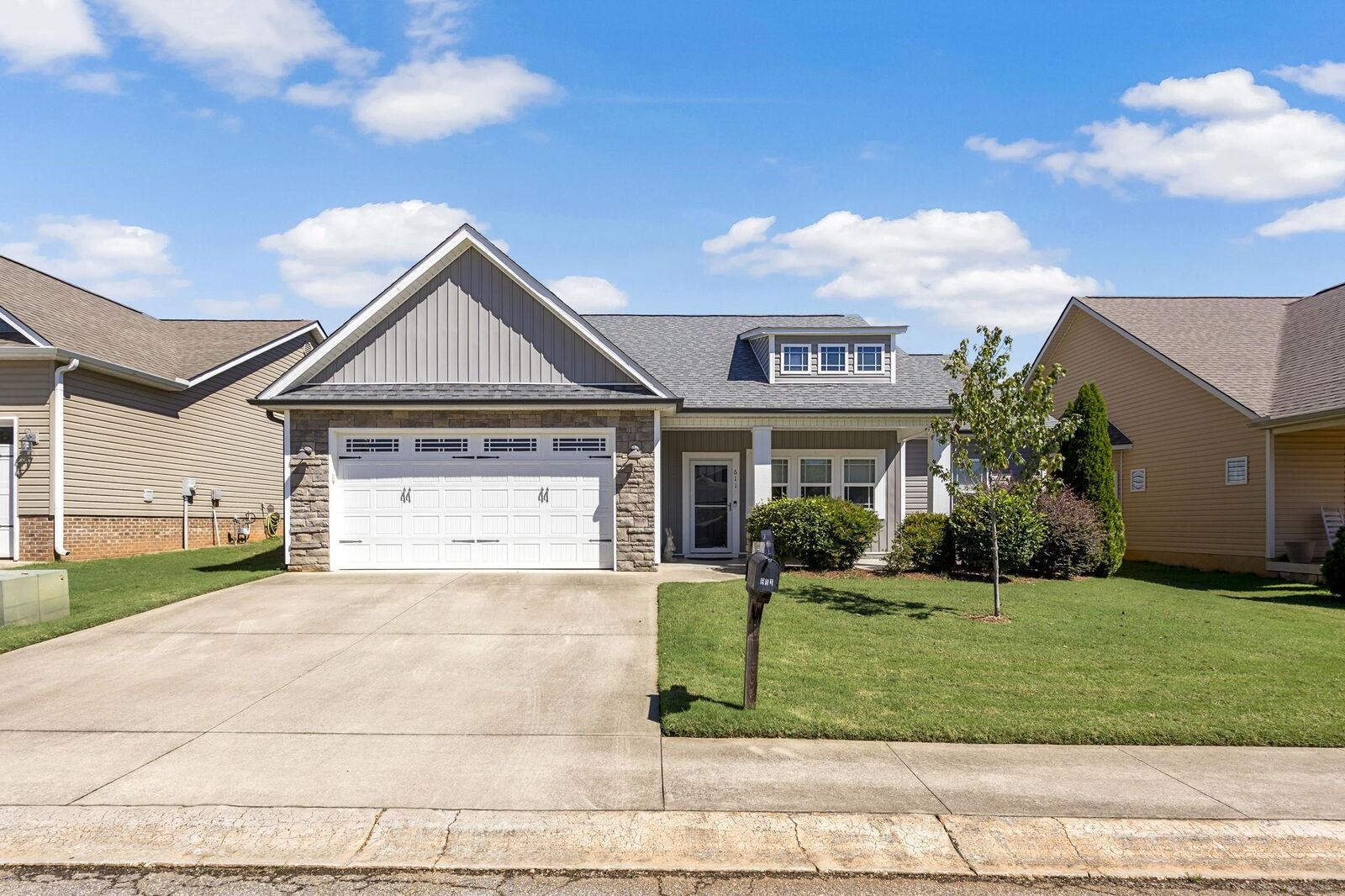 Property Photo: 611 Downing Way SC 29356