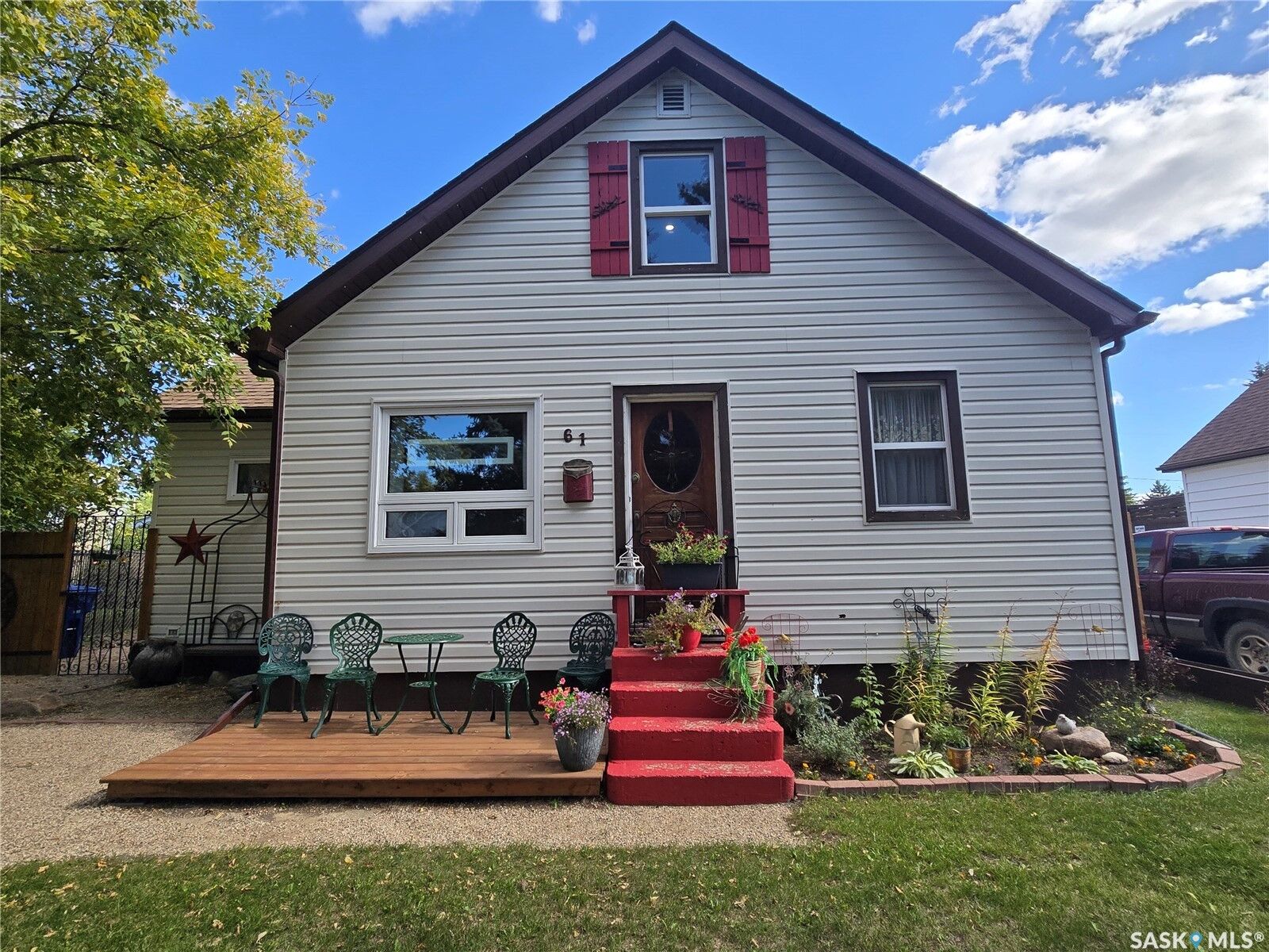 Property Photo:  61 Antrim Street  SK S0K 2M0 