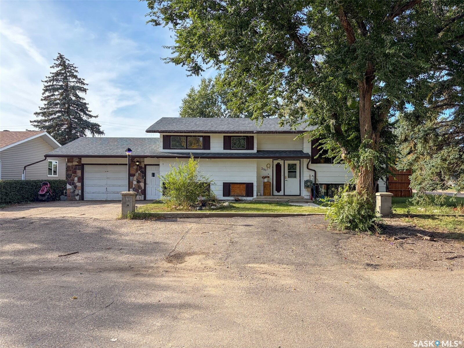 Property Photo:  200 3rd Street E  SK S0N 1Z0 