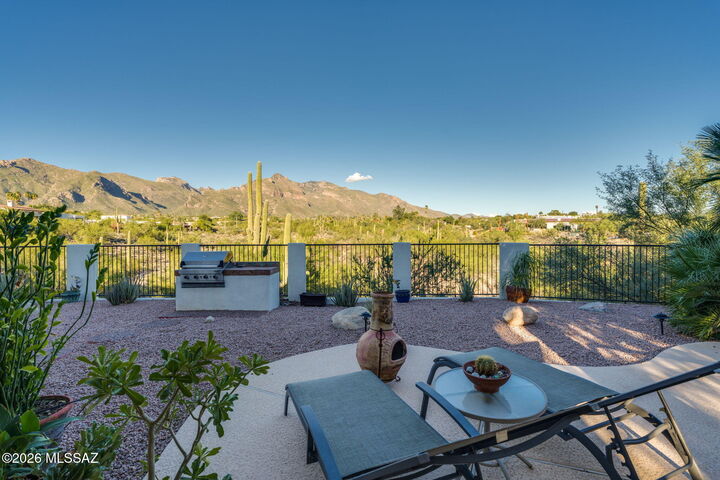 Property Photo:  481 E Deers Rest Place  AZ 85704 
