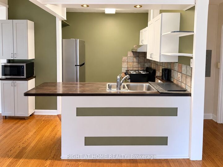 Property Photo:  2849 Kingston Road 2  ON M1M 1N2 