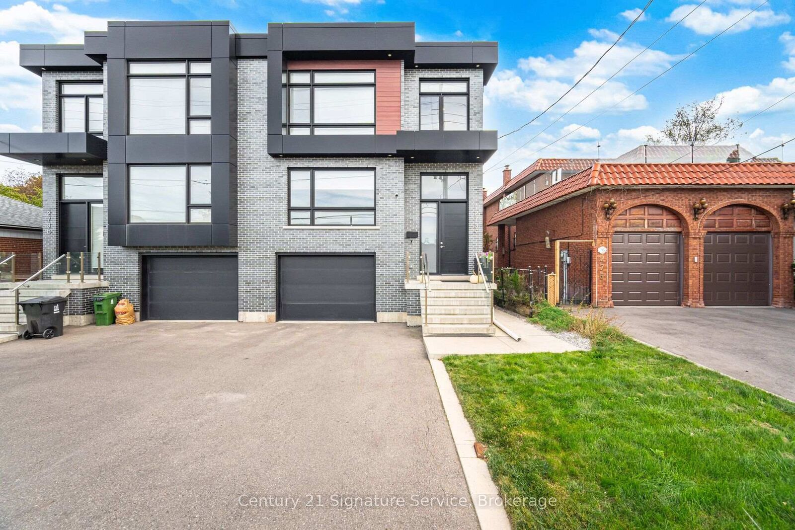 Photo de la propriété: 273C Ranee Avenue ON M6A 1N7