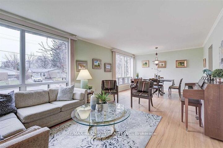 Property Photo: 255 Confederation Drive ON M1G 1B4