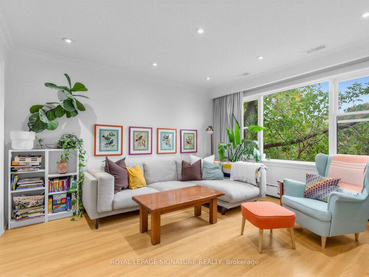 Property Photo:  277 Wychwood Avenue Upper  ON M6C 2T6 