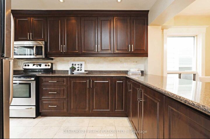 Property Photo:  10 Muriel Avenue Upper  ON M4J 2X9 