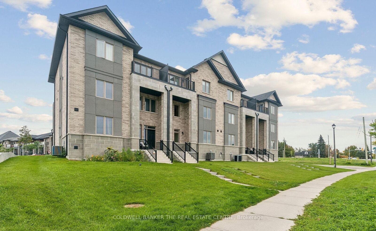 Property Photo:  5 Ballinger Way  ON L9P 1W6 