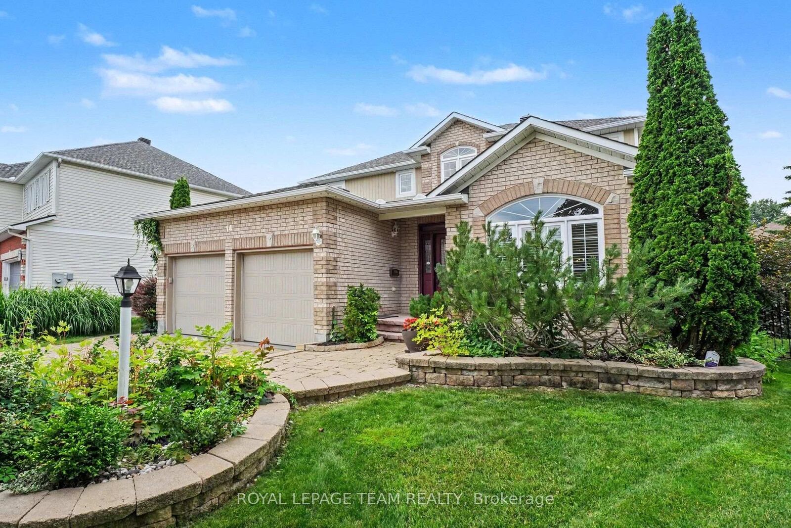 Property Photo:  14 Elk Island Court  ON K2M 2V3 