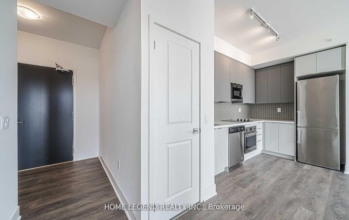Property Photo:  2916 Highway 7 Road W 1802  ON L4K 0K6 