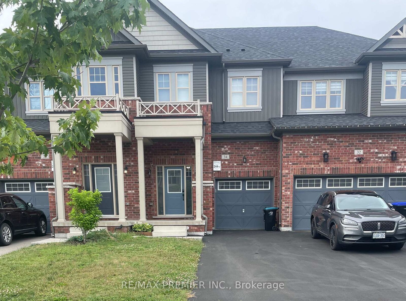 Property Photo:  34 Arnold Crescent  ON L9R 0T6 