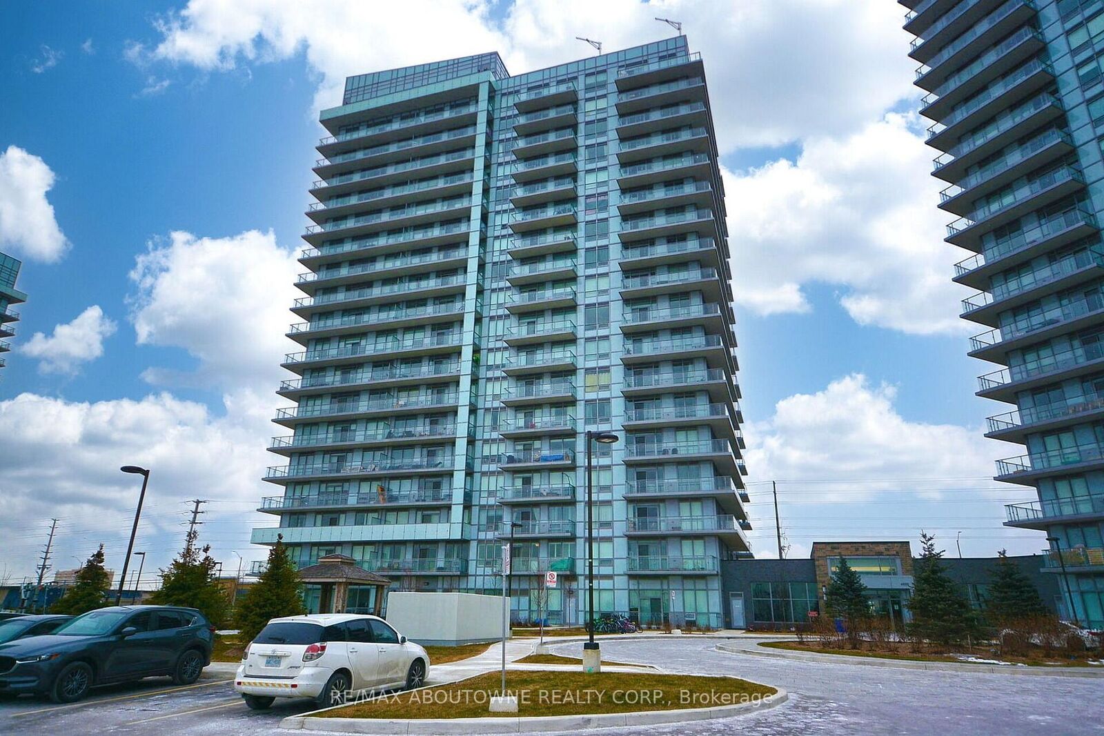 Property Photo:  4677 Glen Erin Drive 1202  ON L5M 2E3 