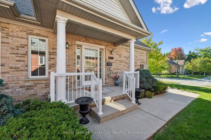 Property Photo:  11 Honeysuckle Drive  ON N1G 4X7 