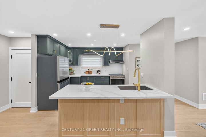 Property Photo:  3628 Anniversary Road  ON L5C 2G1 