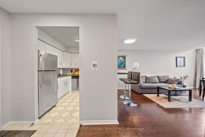 Property Photo:  81 Townsgate Drive 1103  ON L4J 8E6 
