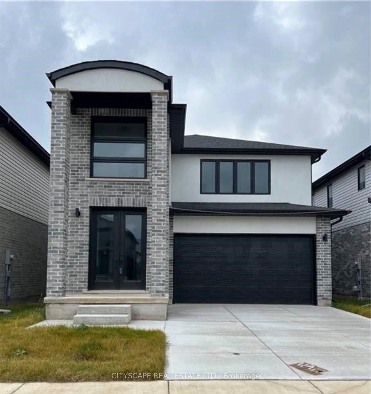 Property Photo:  3821 Ayrshire Avenue  ON N6B 1W3 
