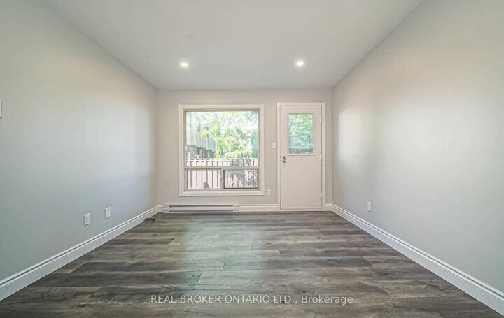 Property Photo:  1100 Oxford Street 12  ON L1J 6G4 