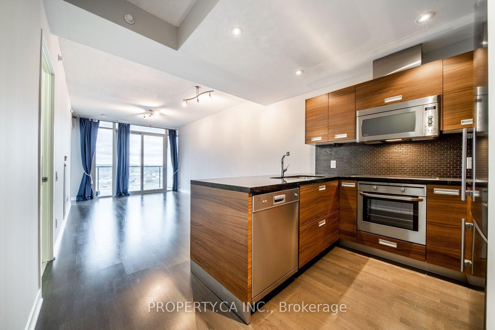 Property Photo:  88 Park Lawn Road 1215  ON M8Y 0B5 