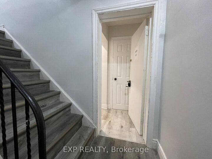 Property Photo:  259 Lakeshore Road E 1  ON L5G 1G8 
